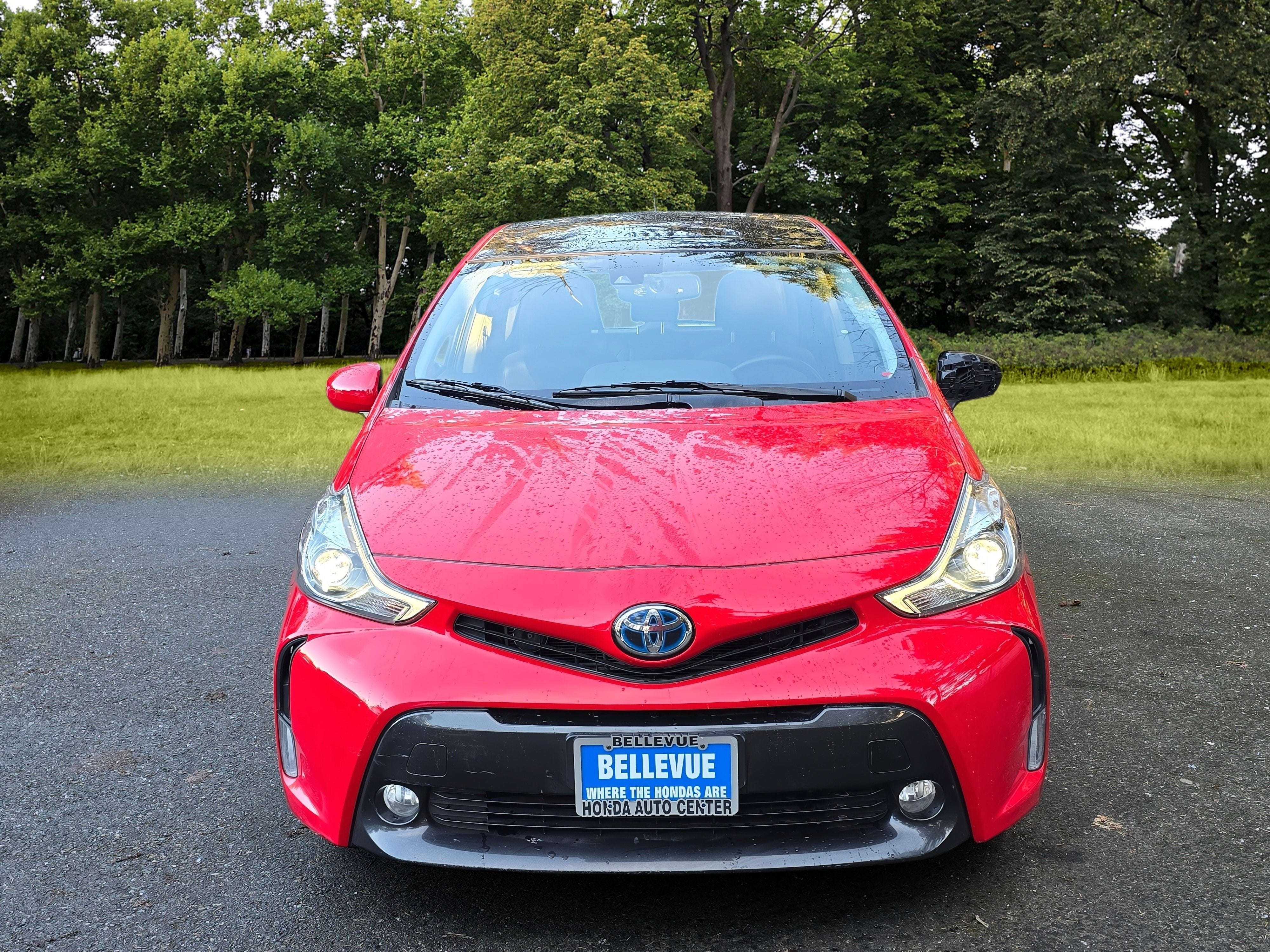 2016 Toyota Prius v Five