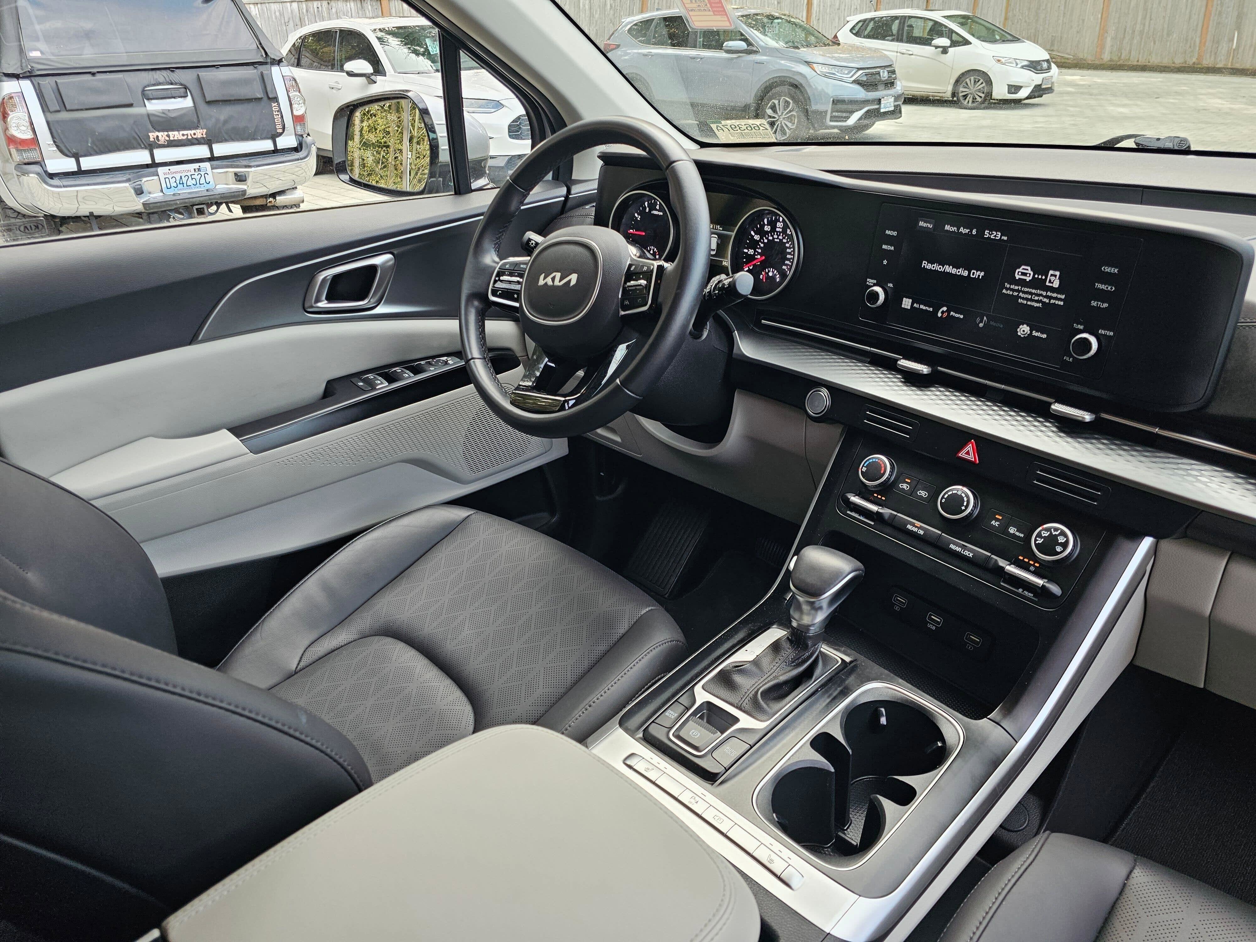 2022 Kia Carnival LXS