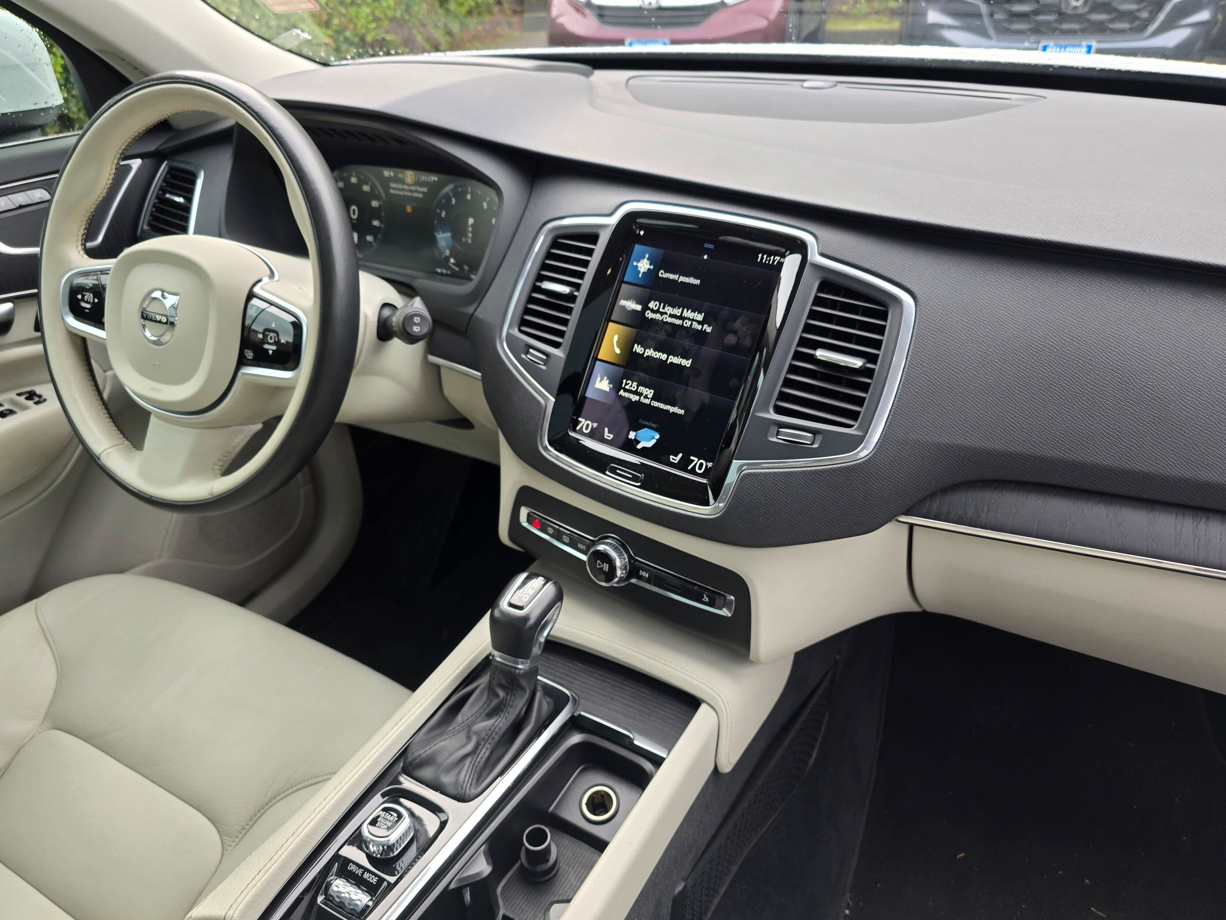 2020 Volvo XC90 Momentum