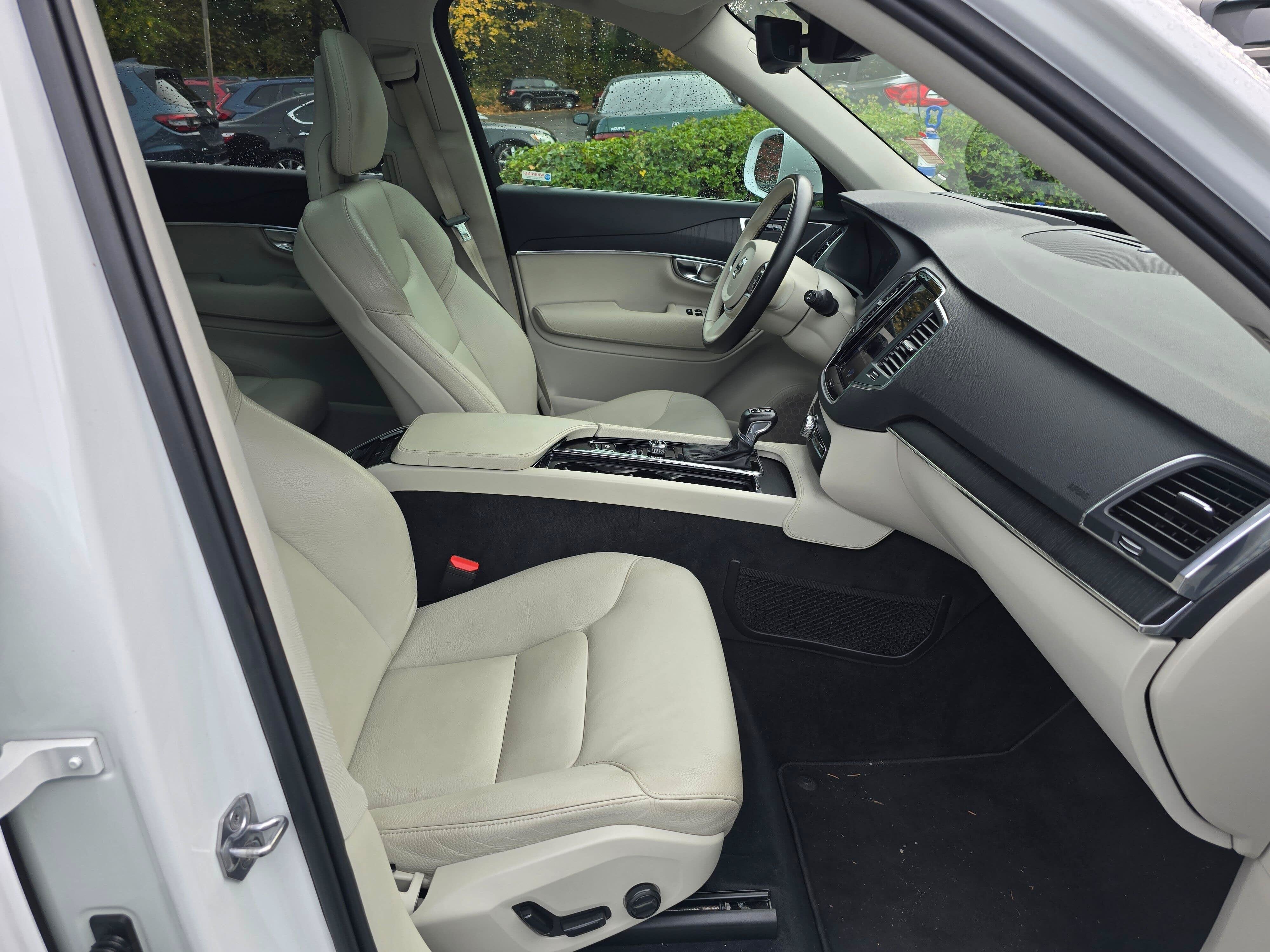 2020 Volvo XC90 Momentum