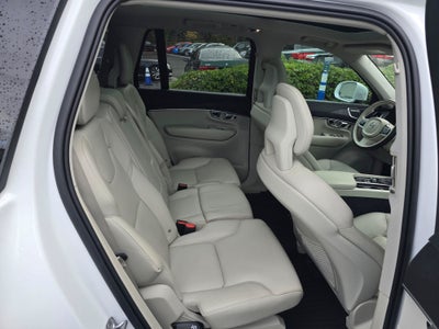 2020 Volvo XC90 Momentum