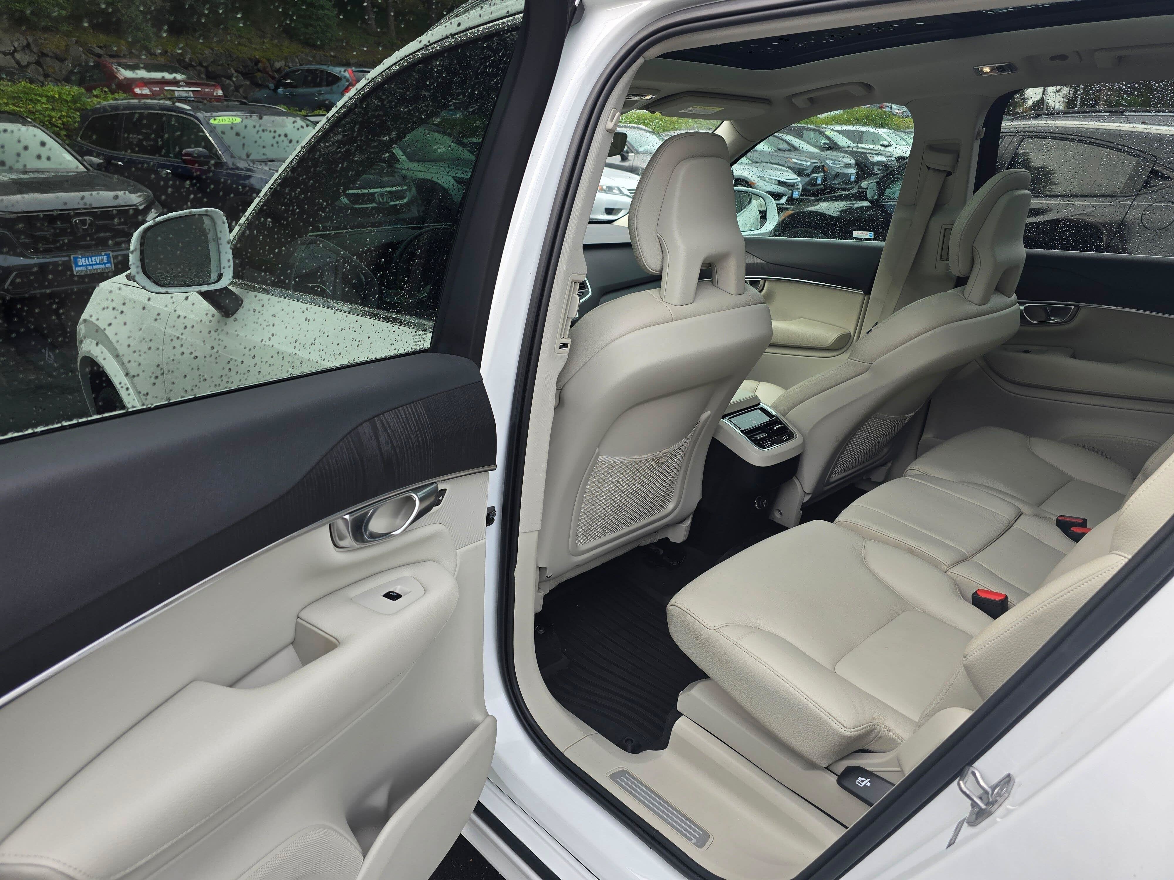 2020 Volvo XC90 Momentum