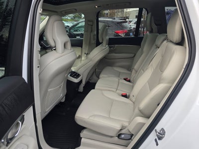 2020 Volvo XC90 Momentum