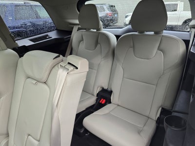 2020 Volvo XC90 Momentum