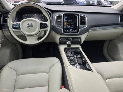 2020 Volvo XC90 Momentum