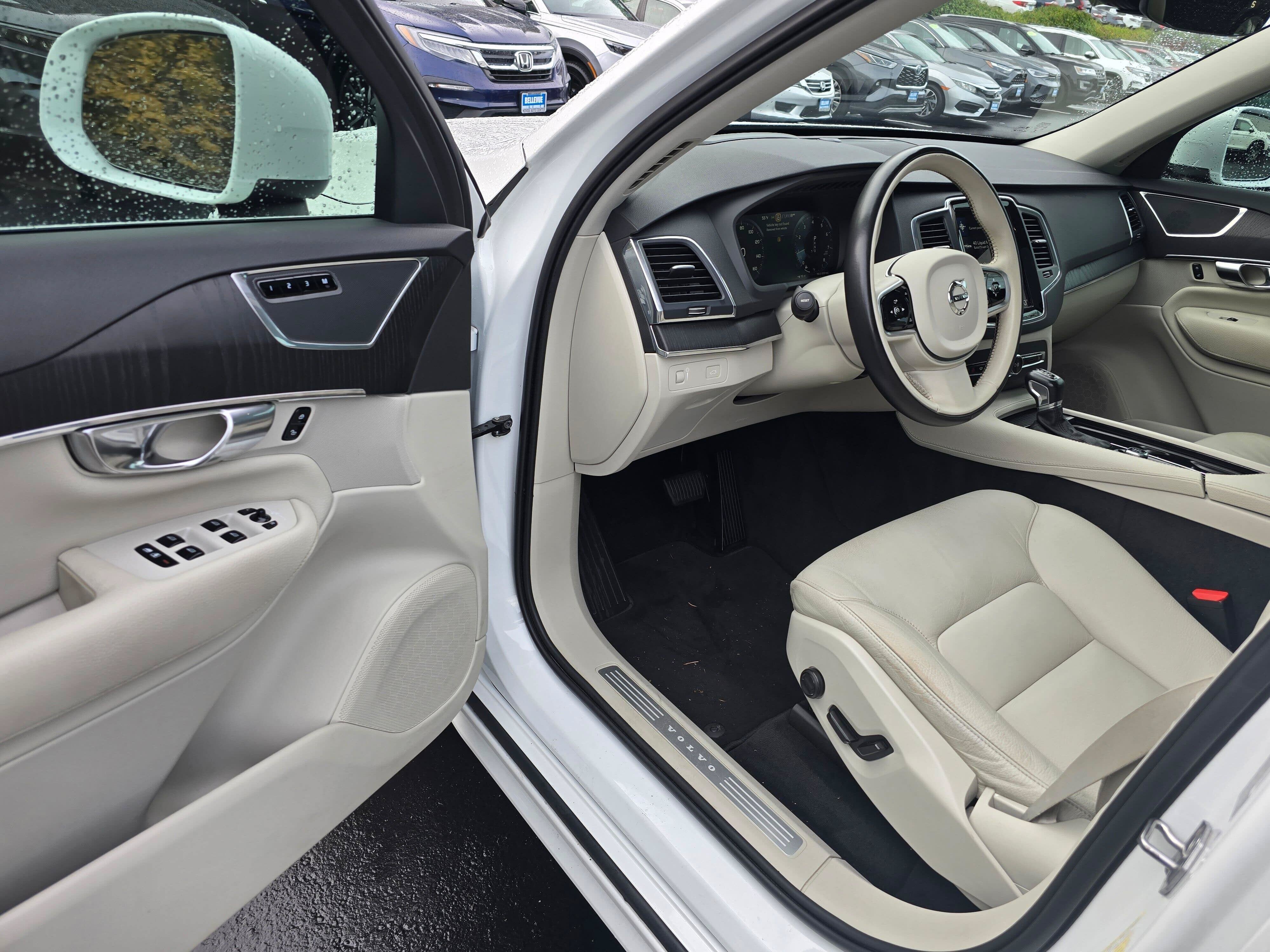 2020 Volvo XC90 Momentum