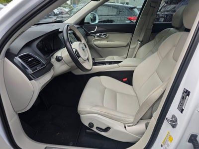 2020 Volvo XC90 Momentum