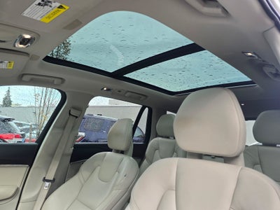 2020 Volvo XC90 Momentum
