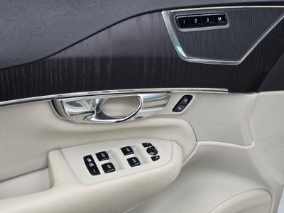 2020 Volvo XC90 Momentum