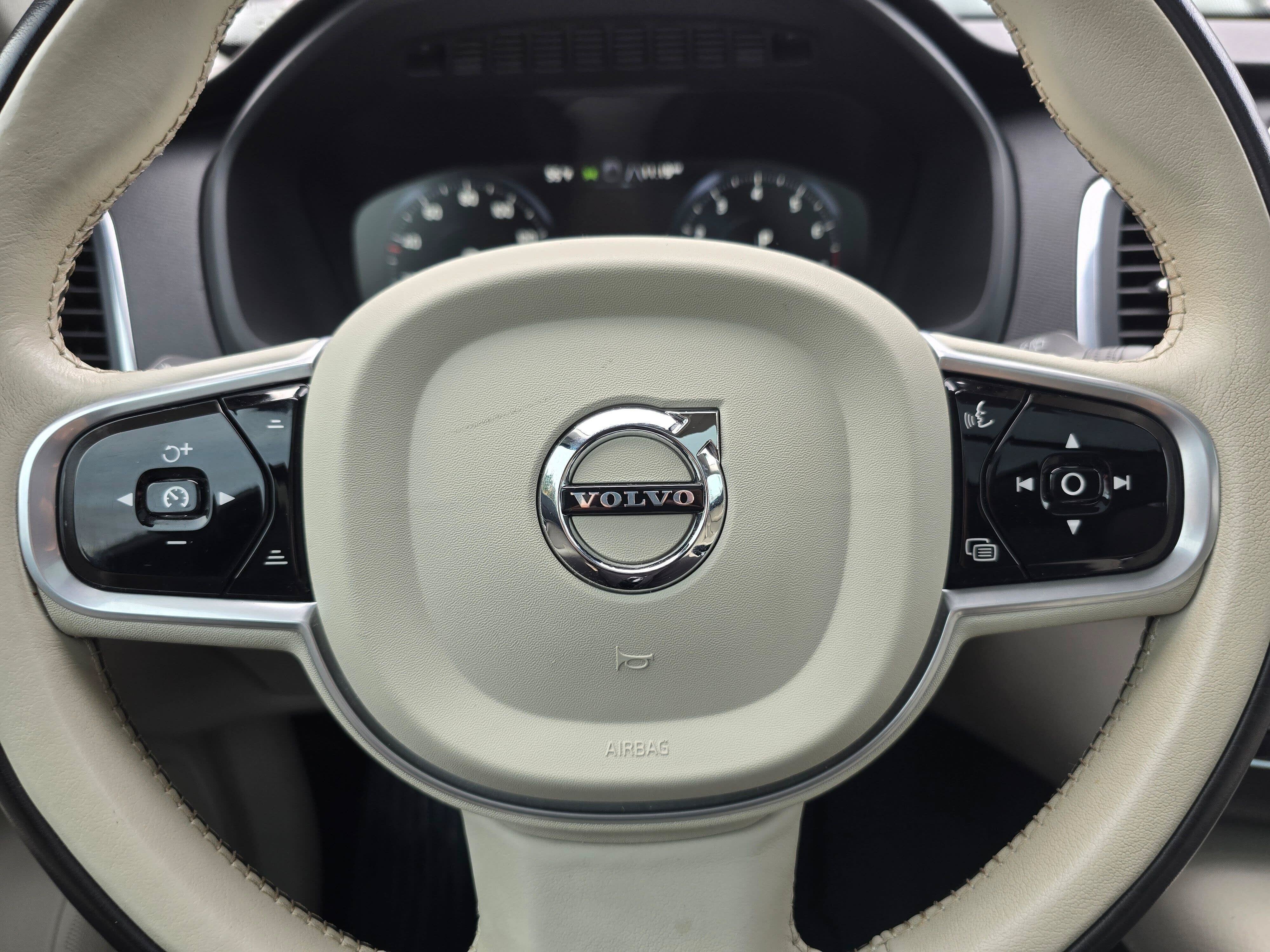 2020 Volvo XC90 Momentum