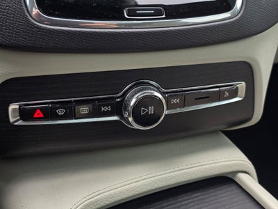 2020 Volvo XC90 Momentum