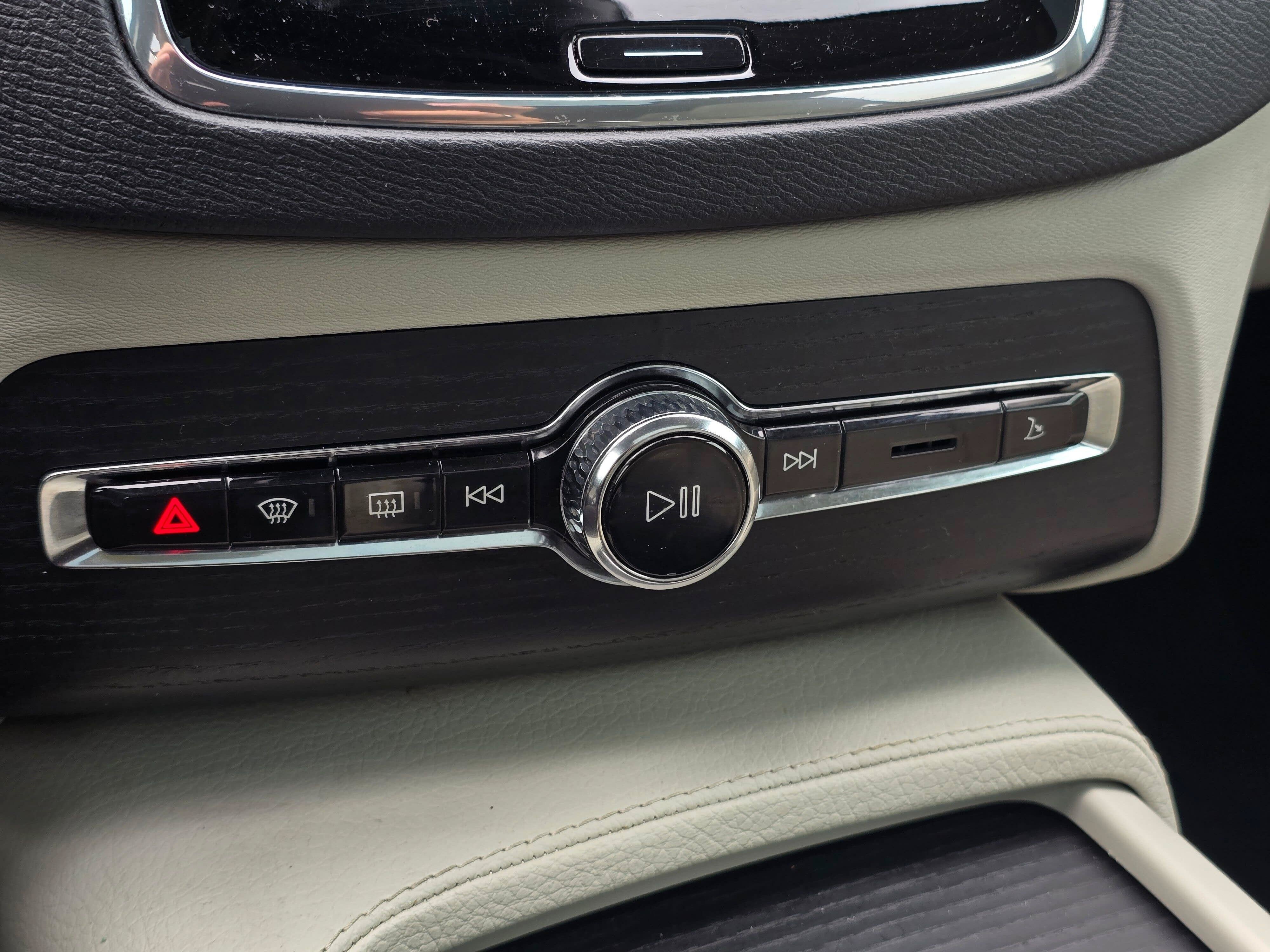 2020 Volvo XC90 Momentum