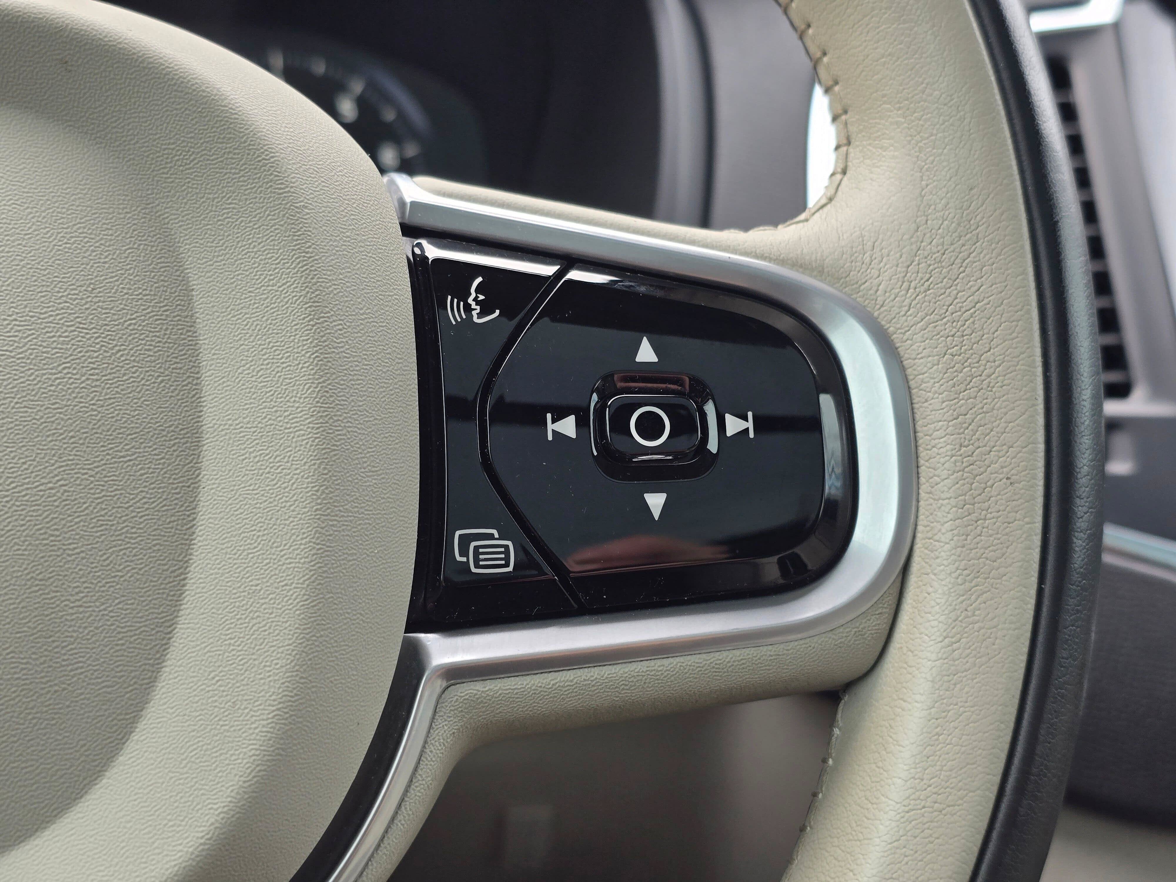 2020 Volvo XC90 Momentum