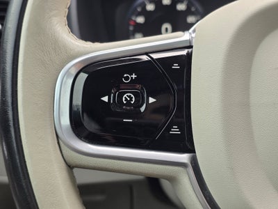 2020 Volvo XC90 Momentum