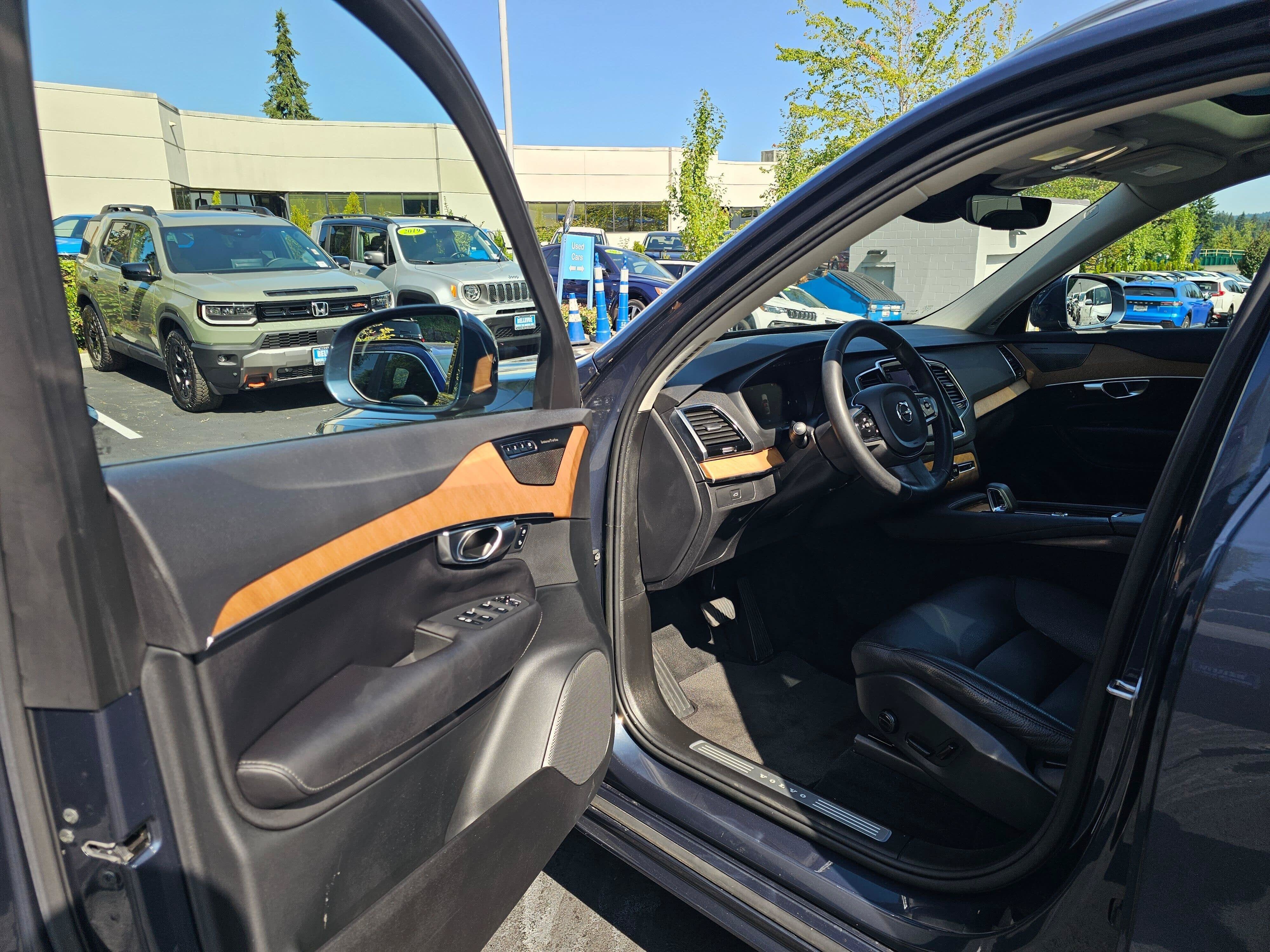 2023 Volvo XC90 Plus